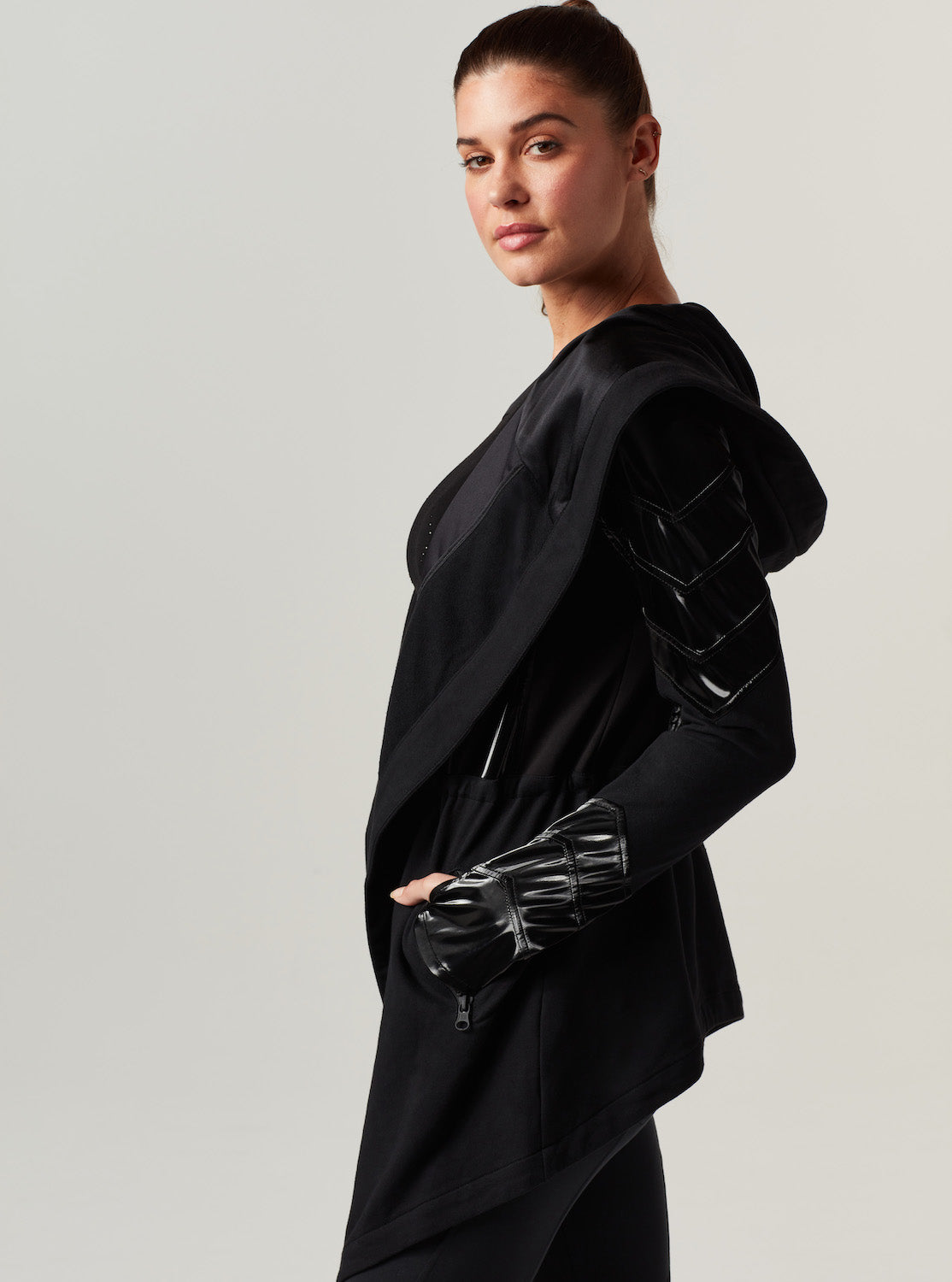 DRAPE FRONT TRAVELER - Blanc Noir Online Store