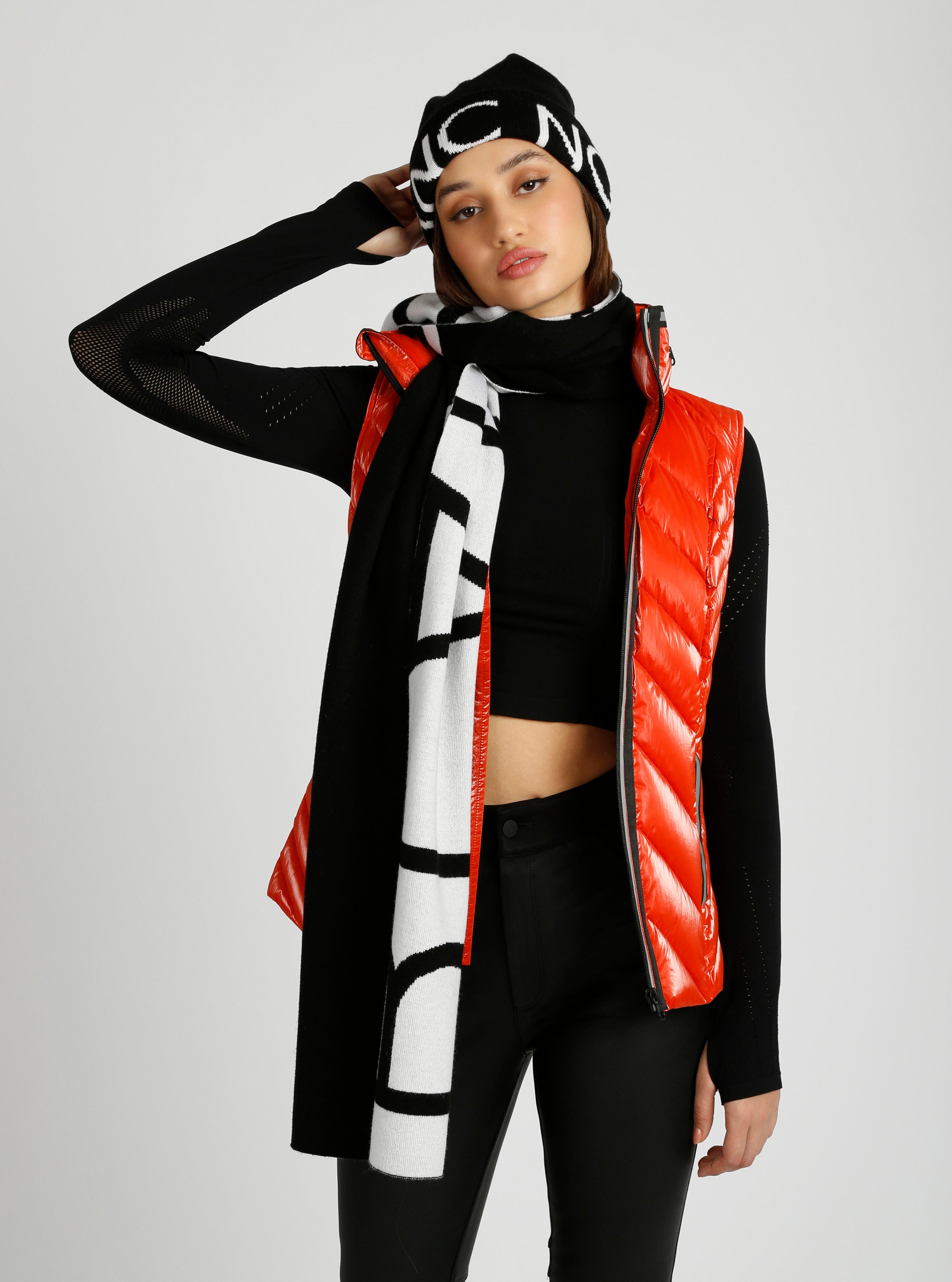 BLA00200_JacquardKnitScarf_Bla