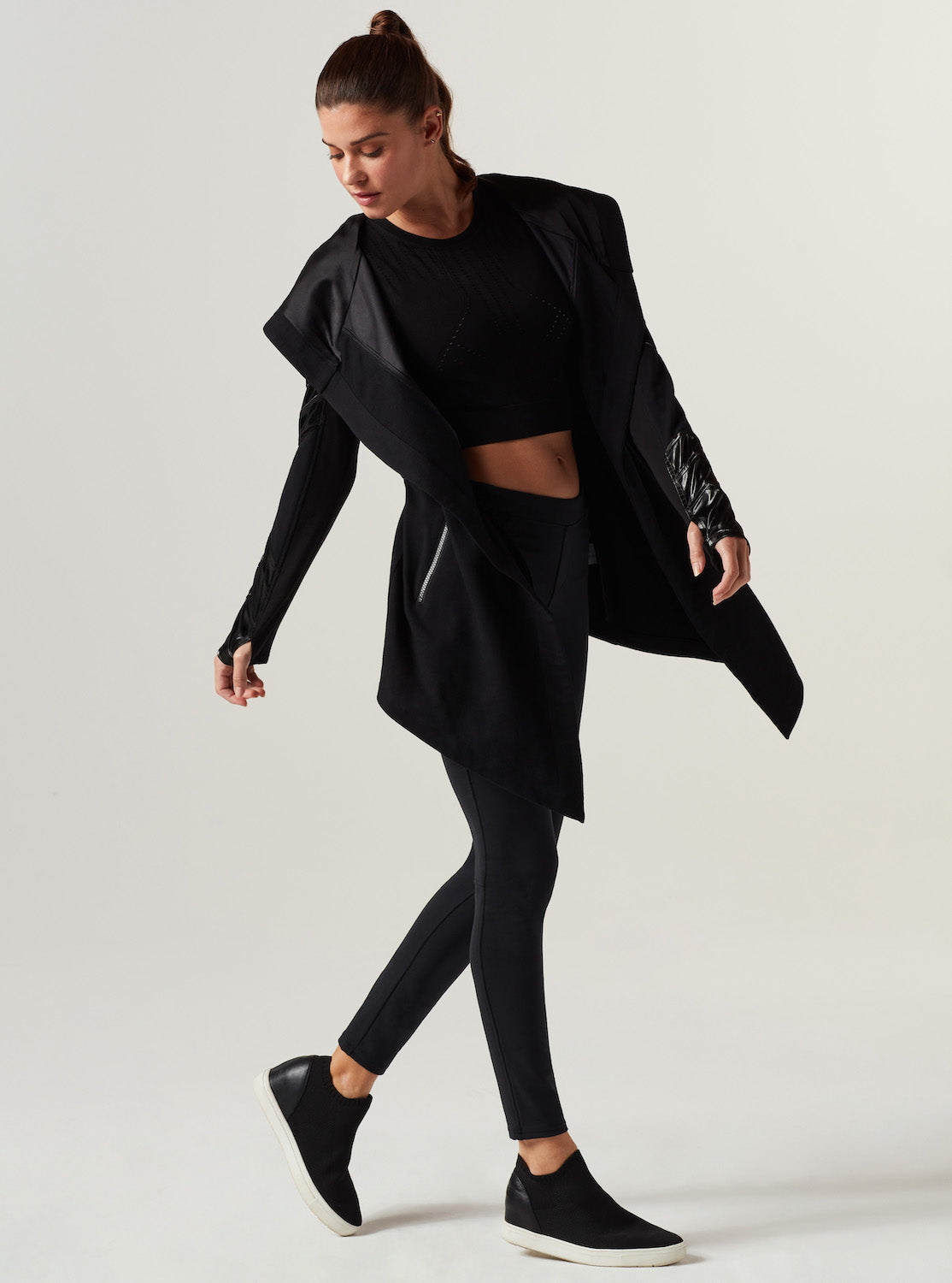 DRAPE FRONT TRAVELER - Blanc Noir Online Store