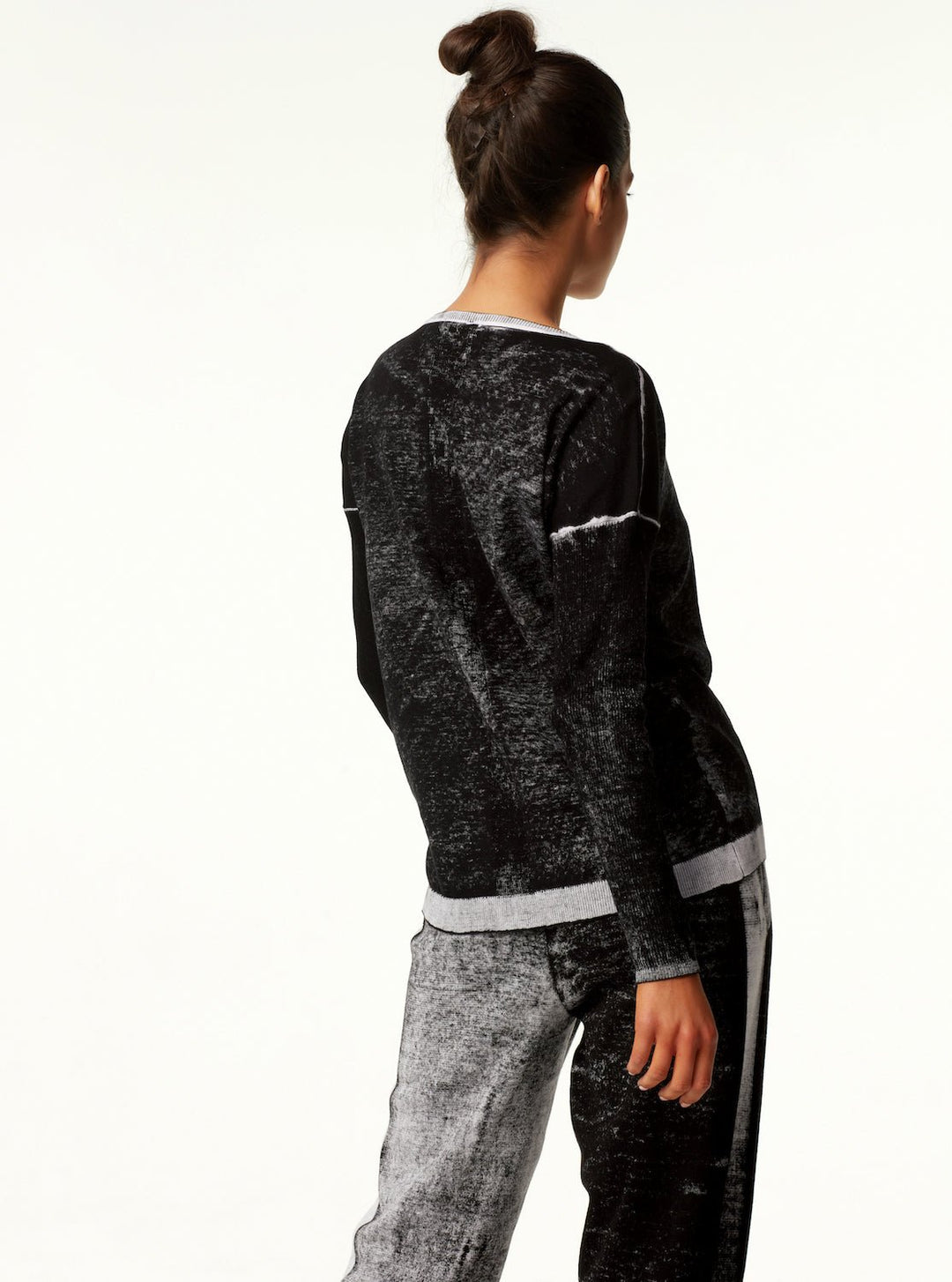 Huntress Boyfriend Sweater - Blanc Noir Online Store