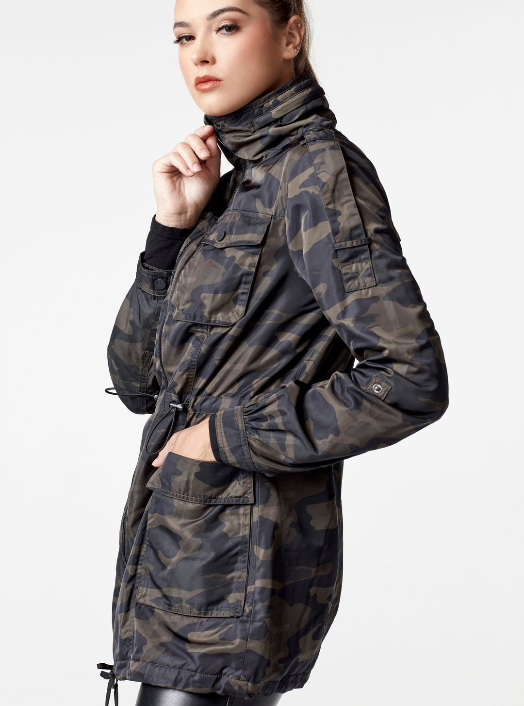 MASTERMIND CAMO ANORAK - Blanc Noir Online Store